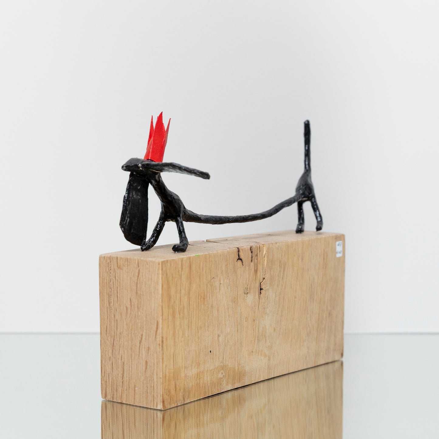 Chien Noir Longue Couronne Rouge