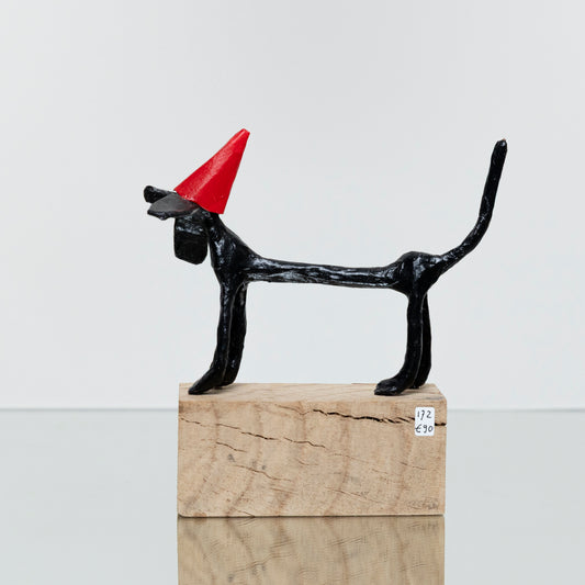Chien Noir Couronne Rouge II
